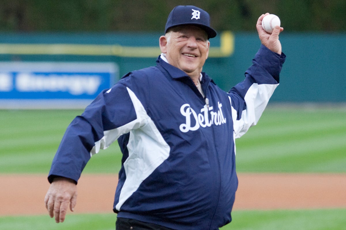 Mickey Lolich throws ceremonial first pitch during 2012 ALDS