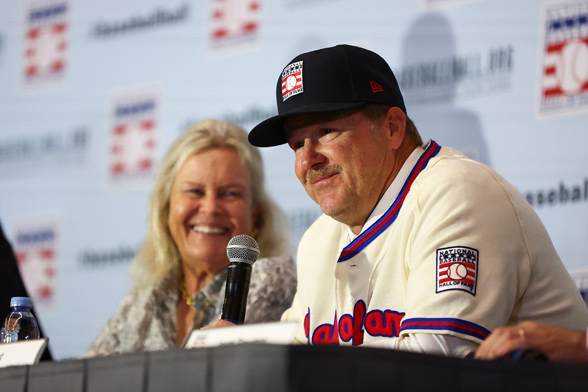 Jeff Kent speaks during press conference