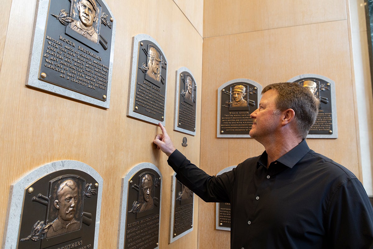 Jeff Kent at Rogers Hornsby plaque