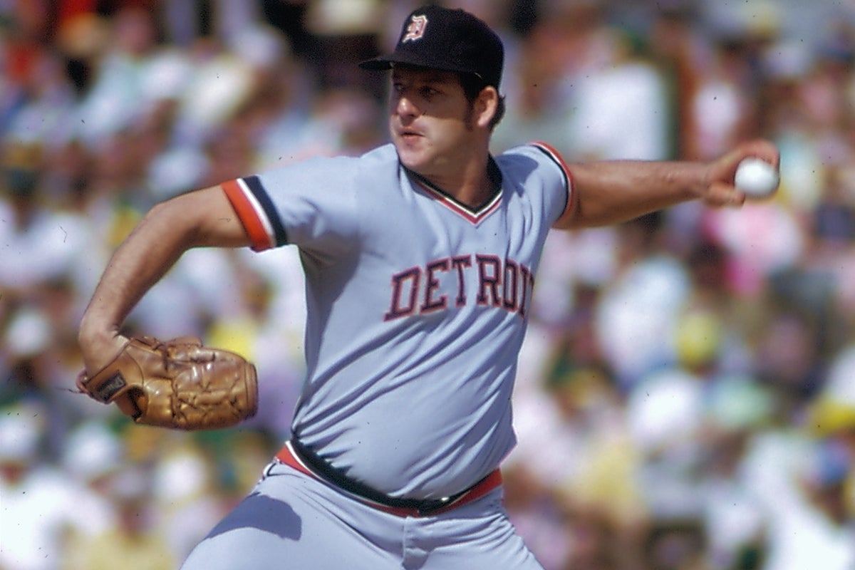 Mickey Lolich pitches for Tigers